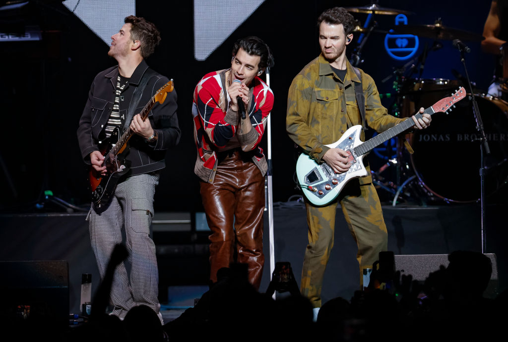 Hot 99.5's iHeartRadio Jingle Ball 2021