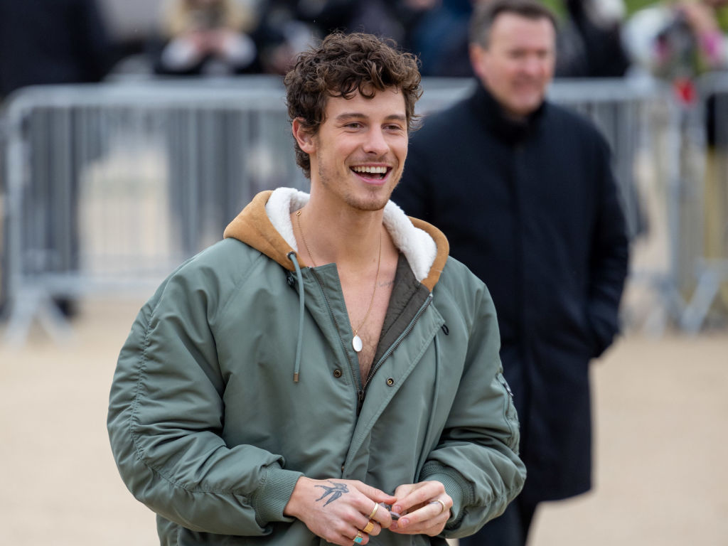 Loewe : Outside - Paris Fashion Week - Womenswear Fall/Winter 2024-2025